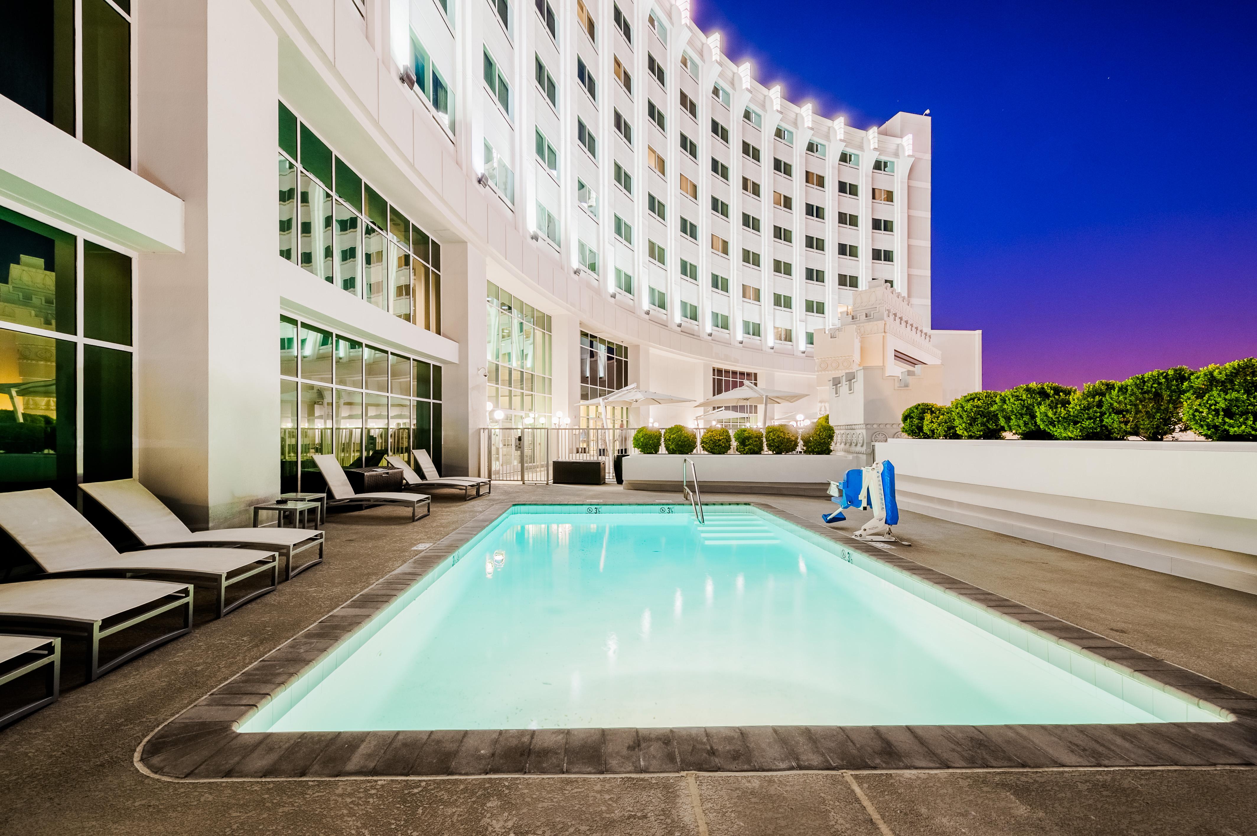 فندق سيتي أوف كوميرسيفي  كراون بلازا لوس أنجليس-كوميرس كازينو المظهر الخارجي الصورة